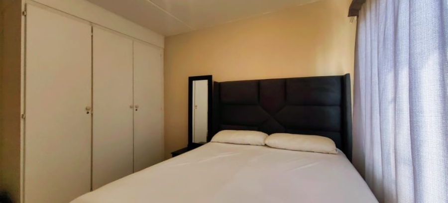 2 Bedroom Property for Sale in Kannoniers Park North West